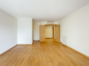 3 bedroom flat with parking and storage room, in Campolide 3463985815