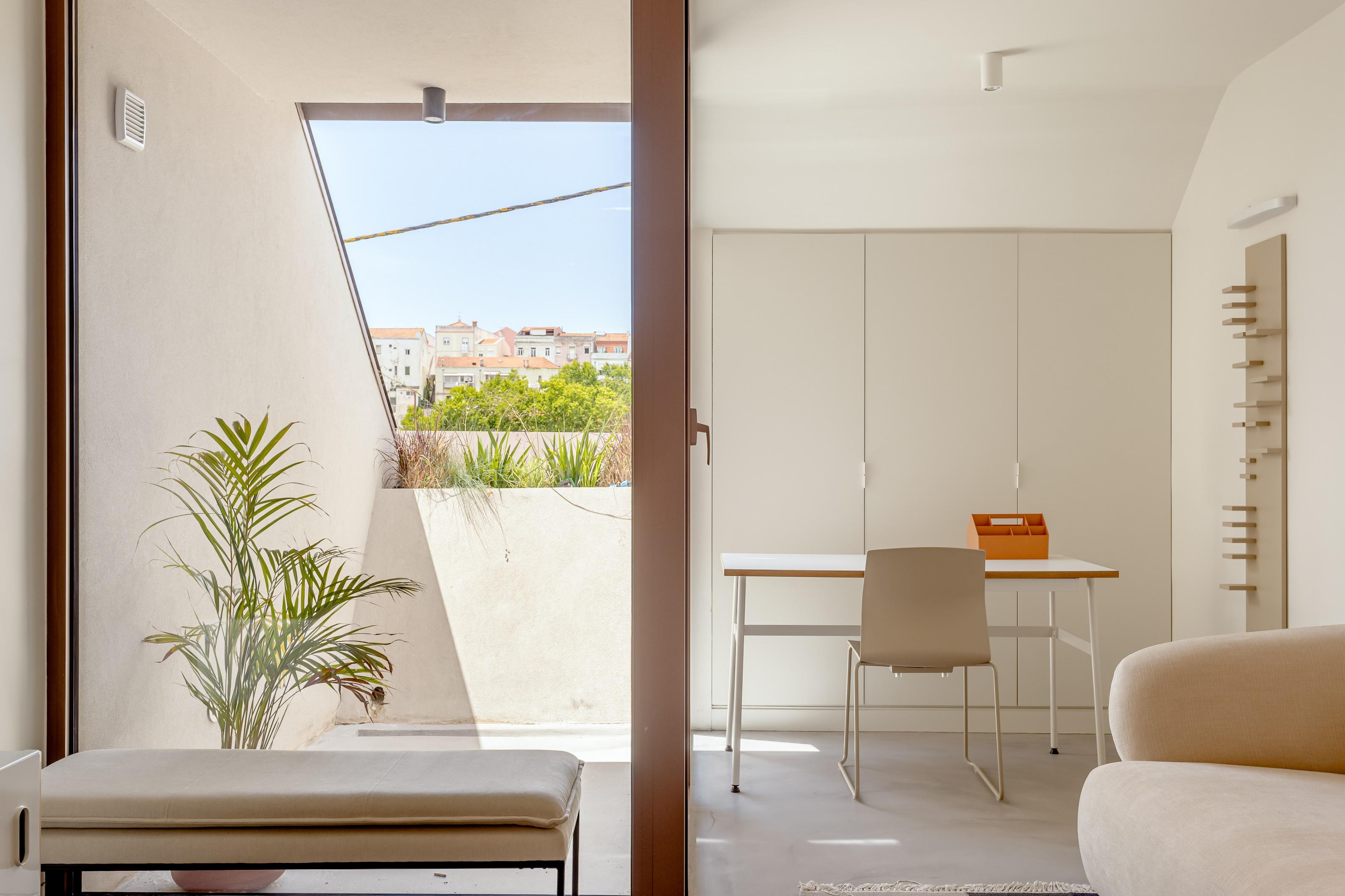 1 bedroom flat in Lisbon with balcony garage and storage room