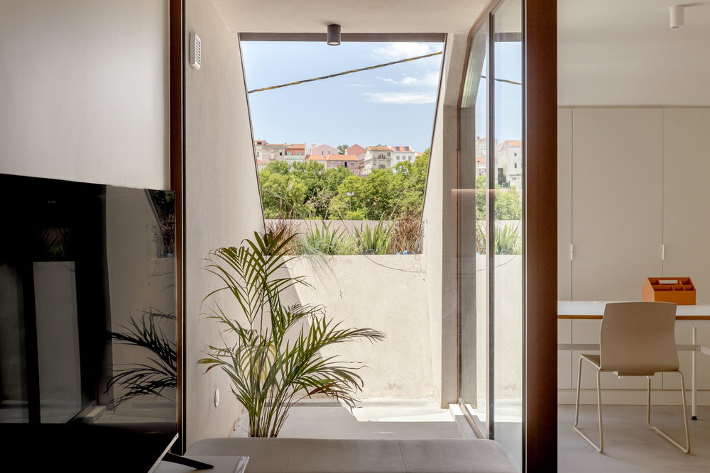 1 bedroom flat in Lisbon with balcony, garage and storage room