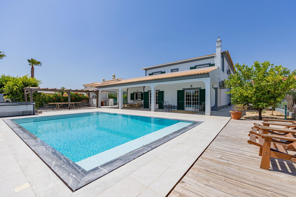 4 bedroom villa, with swimming pool, in Almancil, Algarve 3199554042