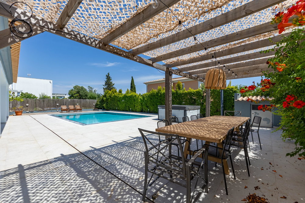 4 bedroom villa, with swimming pool, in Almancil, Algarve 3199554042