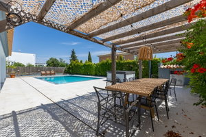 4 bedroom villa, with swimming pool, in Almancil, Algarve 3199554042