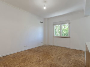 Renovated 1+1 bedroom flat near Jardim de Santa Clara and the metro 883285137
