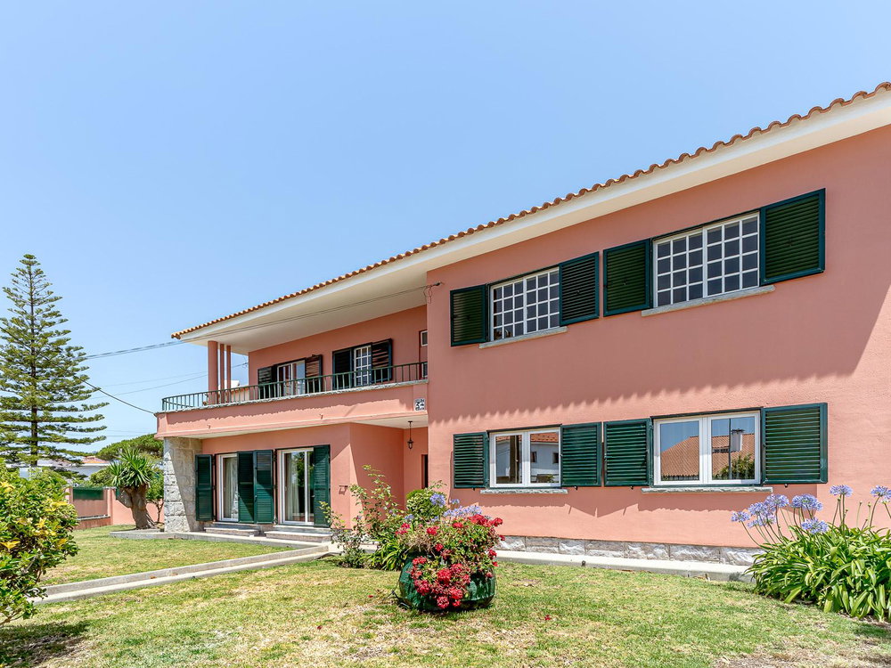 Detached 8 bedroom villa, with garden and swimming pool in the centre of Parede 2515060537