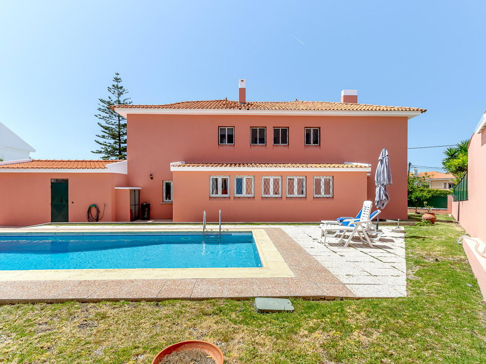 Detached 8 bedroom villa, with garden and swimming pool in the centre of Parede 2515060537