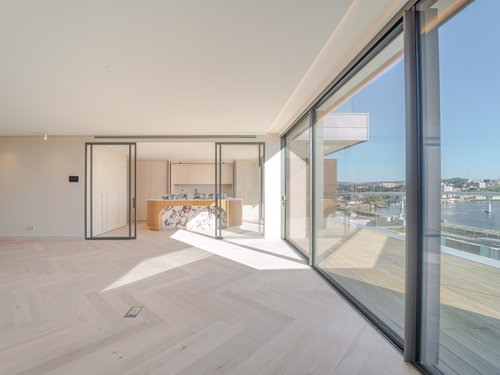 4+1 bedroom flat, with balcony, facing the Douro River 3431530399