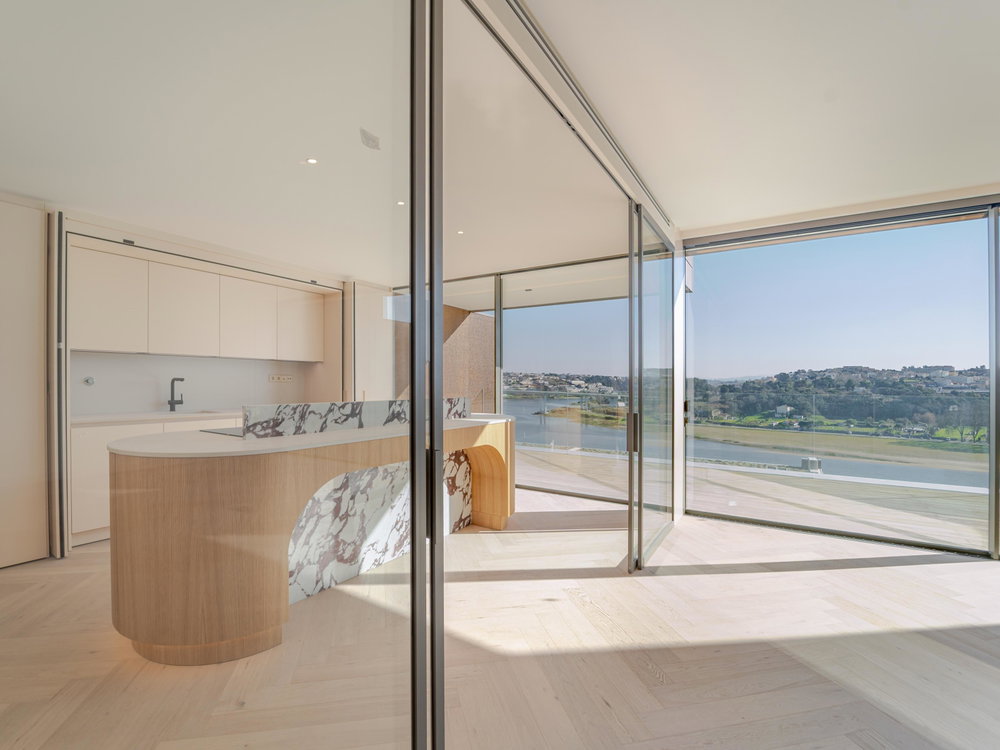5 bedroom flat, with balcony, in front of the Douro River 2085594884