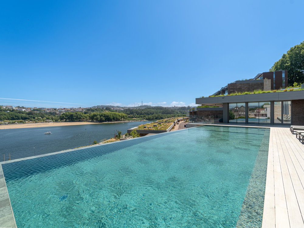 4 bedroom duplex villa, with garden and swimming pool, facing the Douro River 1041445129