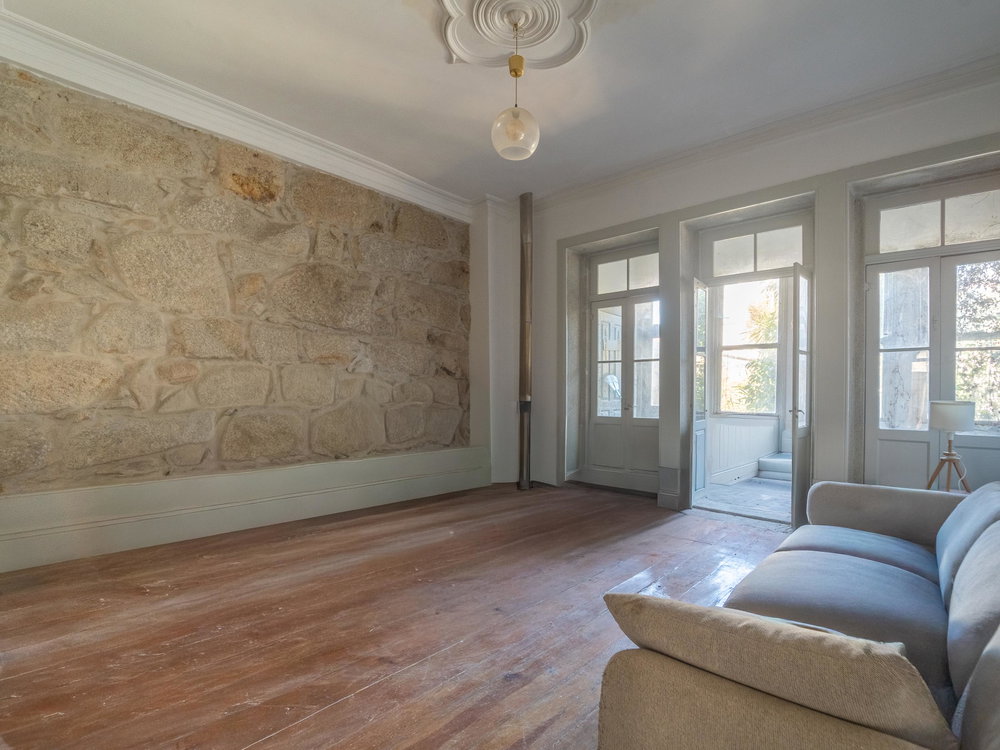 House with garden and approved project in Rua do Bonjardim 3960165144