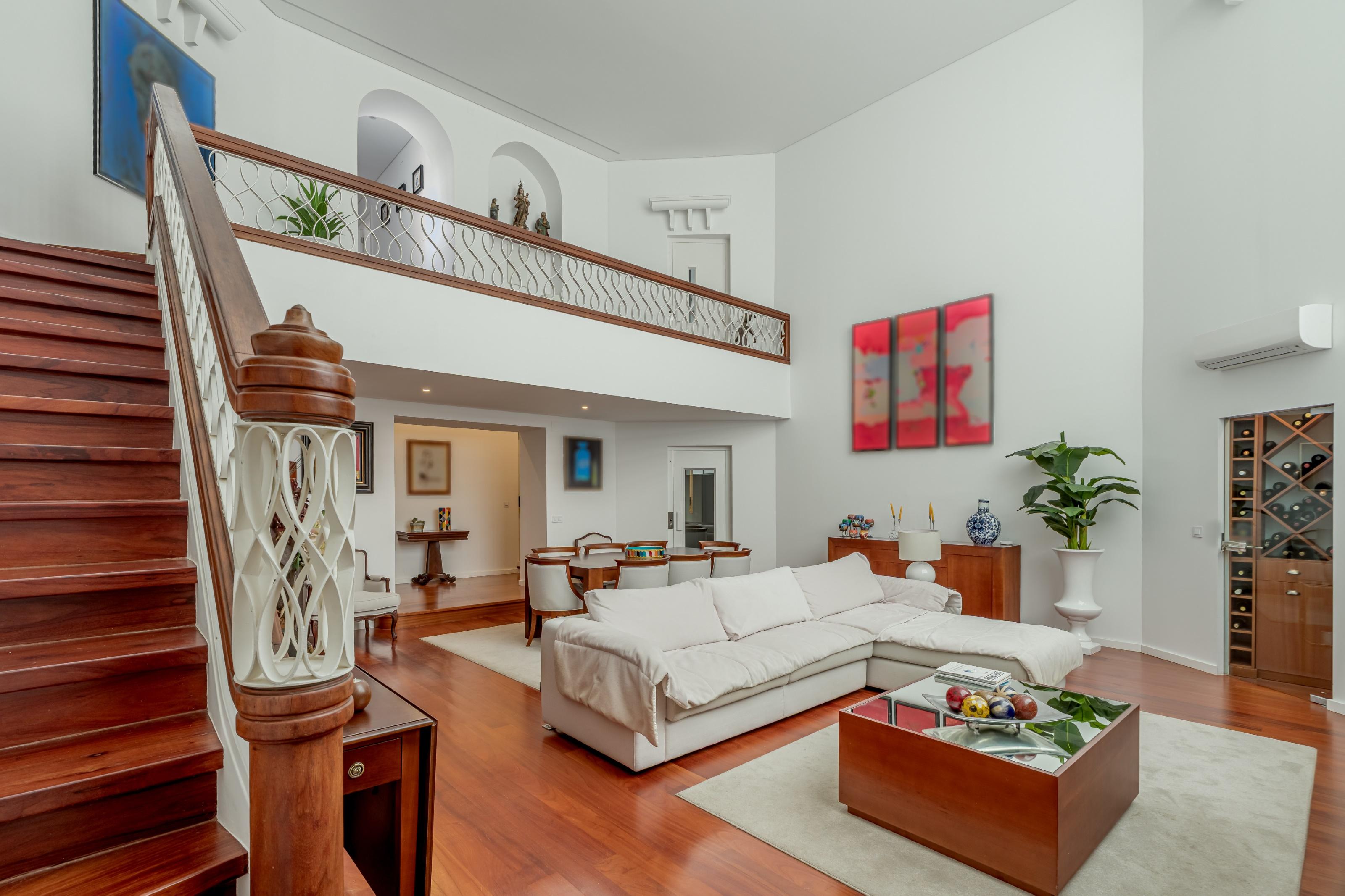 5 bedroom villa in the centre of Lisbon with jacuzzi and parking