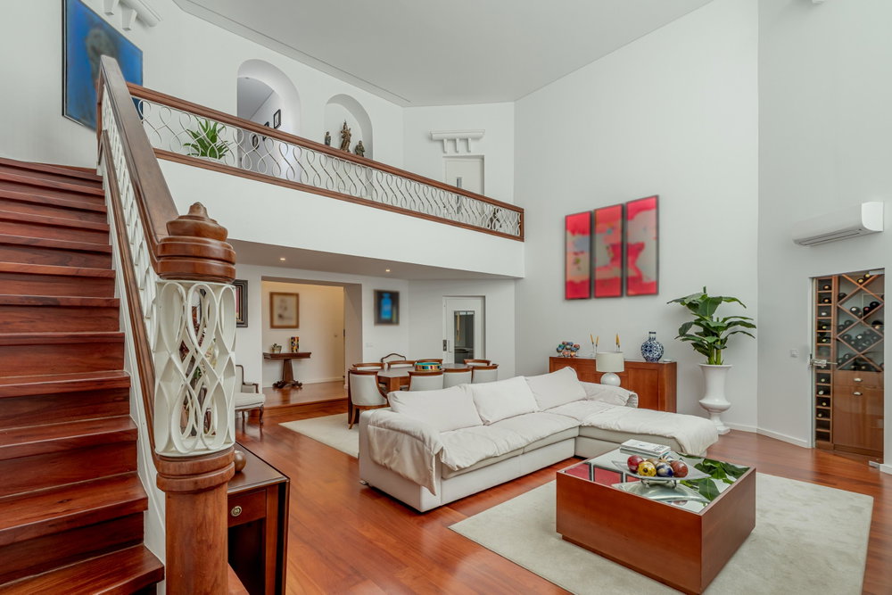 5 bedroom villa in the centre of Lisbon with jacuzzi and parking 672176511