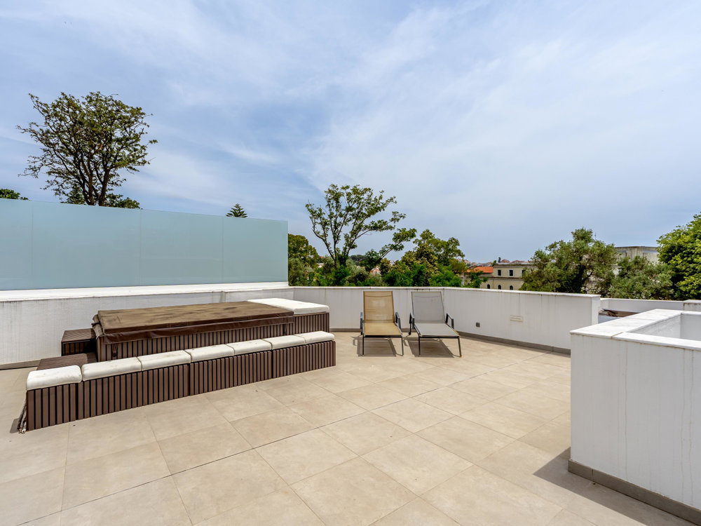 5 bedroom villa in the centre of Lisbon with jacuzzi and parking 672176511
