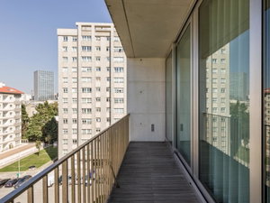 Two-bedroom flat in Lordelo do Ouro, with garage and balcony, close to Foz and the beaches 284308150