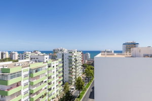 4 bedroom flat in Quarteira with terrace and fireplace, next to the beach 796870612