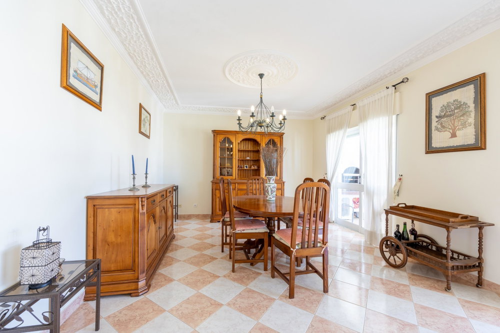 4 bedroom flat in Quarteira with terrace and fireplace, next to the beach 796870612