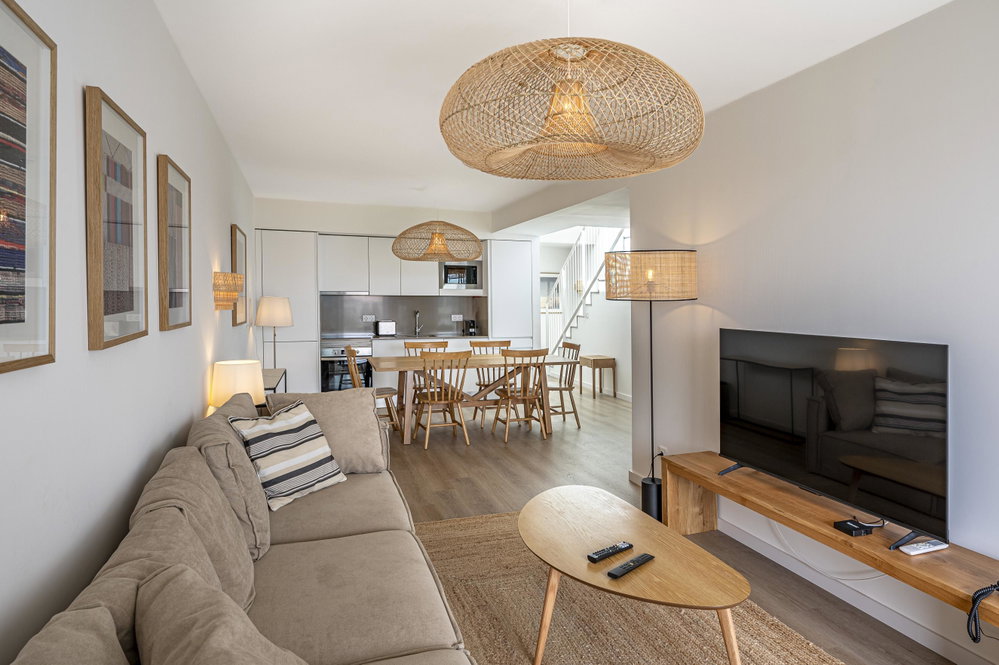 2+1 bedroom flat with terrace and rooftop pool with sea view.