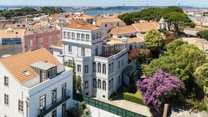 Mansion in Graça with garden and 360º view Lisbon 3438252849
