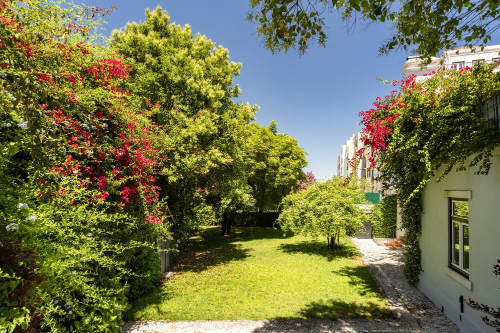 Mansion in Graça with garden and 360º view Lisbon 3438252849
