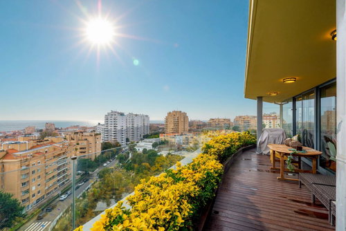 6 Bedroom Top Floor Apartment with River and Sea Views