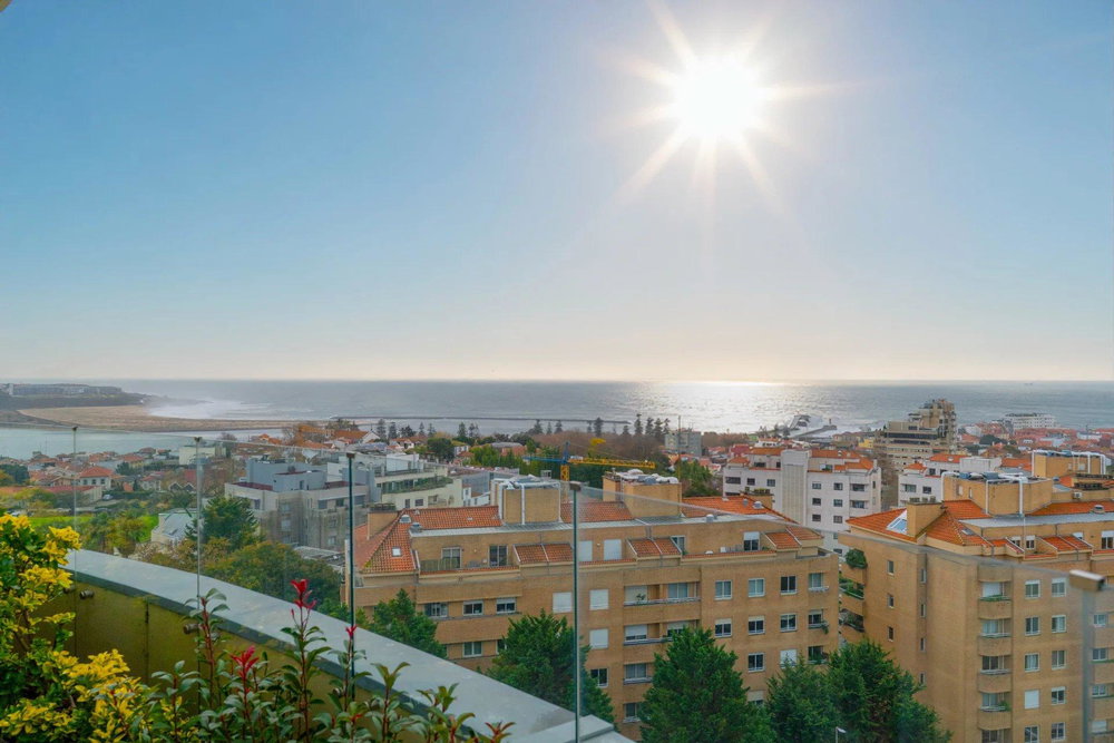 6 Bedroom Top Floor Apartment with River and Sea Views