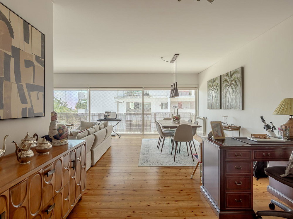 3-bedroom apartment with 191 m² in Estrela, Lisbon, featuring generous space and an excellent location.