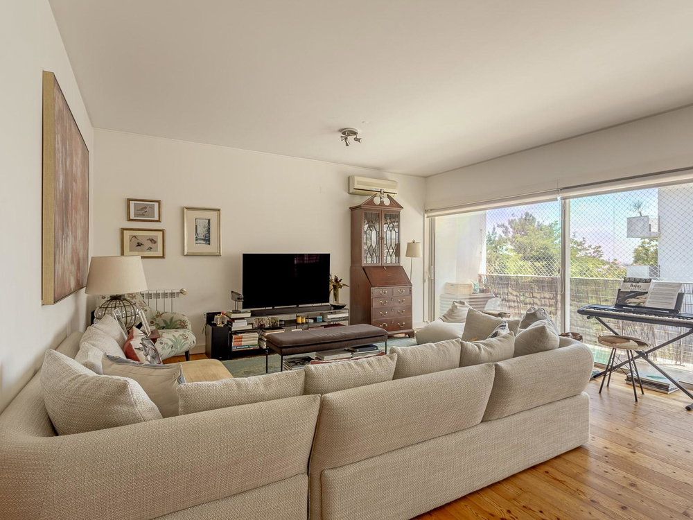 3-bedroom apartment with 191 m² in Estrela, Lisbon, featuring generous space and an excellent location.
