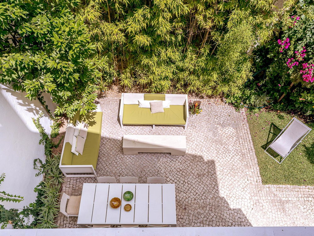 4 bedroom triplex villa with garden and garage, in Lapa, Lisbon