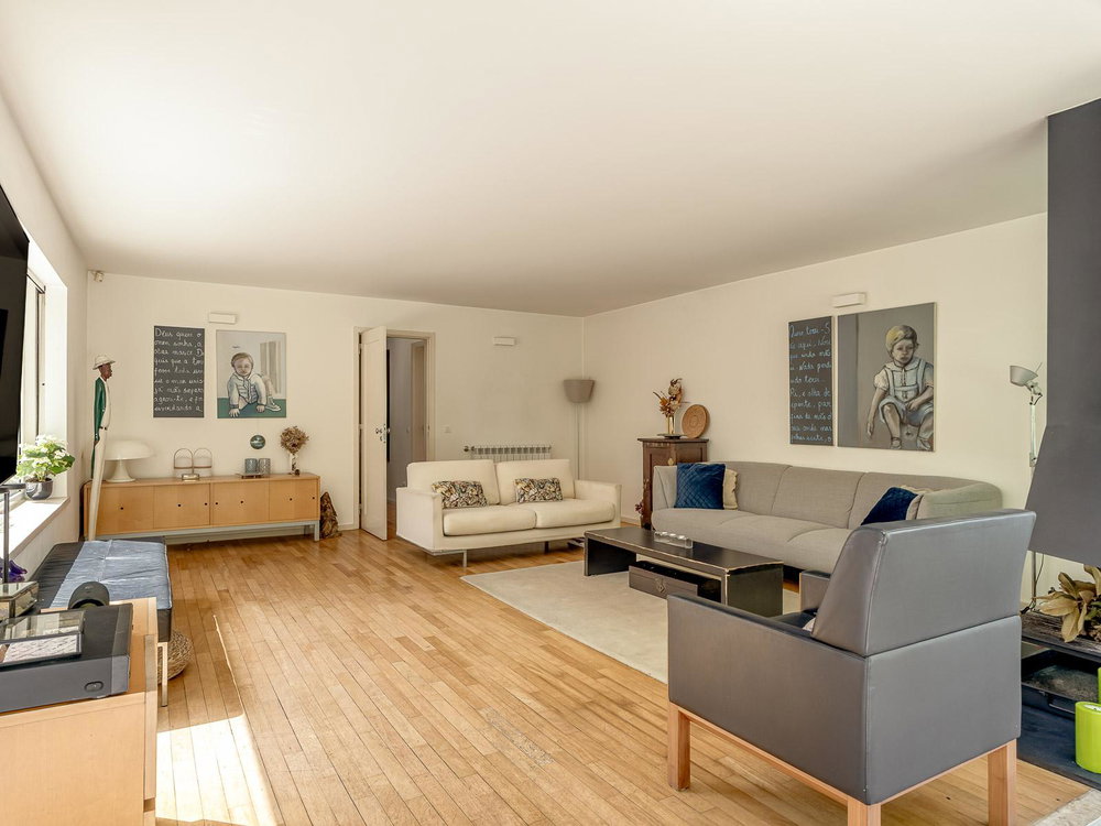 4 bedroom triplex villa with garden and garage, in Lapa, Lisbon