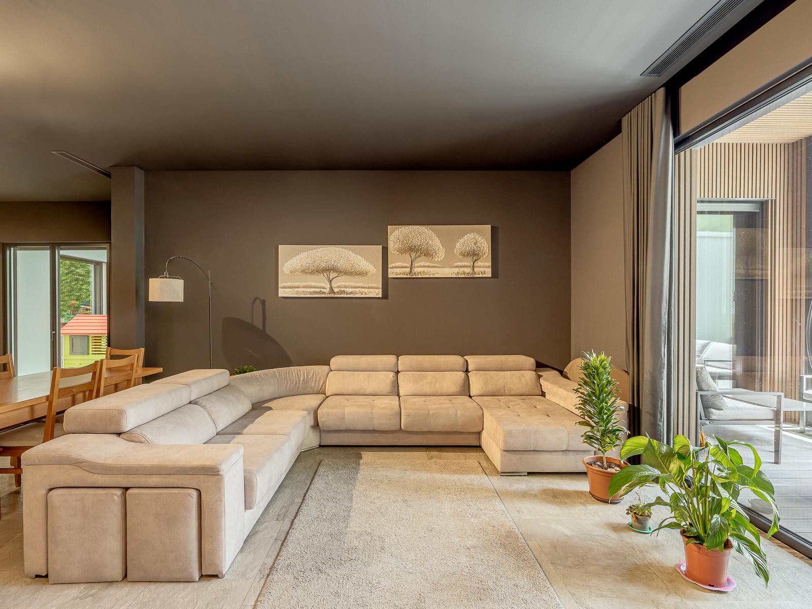 New 2 bedroom flat with terrace and private pool