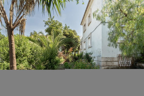 7 bedroom villa with 3 floors located in Restelo