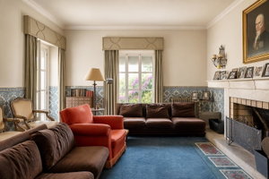 7 bedroom villa with 3 floors located in Restelo