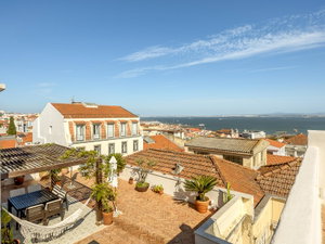 Pentouse T3 with private terraces and river view, in Lapa 2008412360