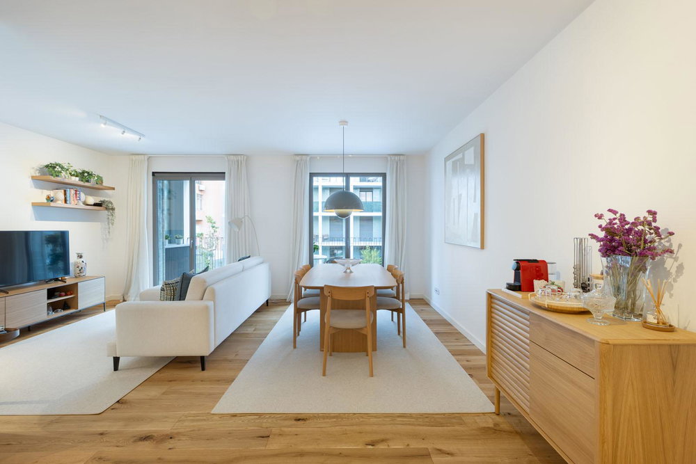 Two-bedroom apartment in a condominium with garage and storage room 2757263770