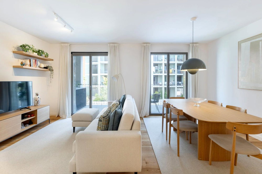Two-bedroom apartment in a condominium with garage and storage room 2757263770