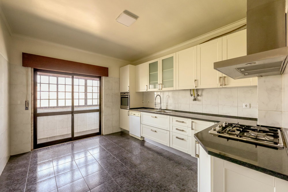 4 bedroom flat in Carnaxide with parking and storage room 3502346738