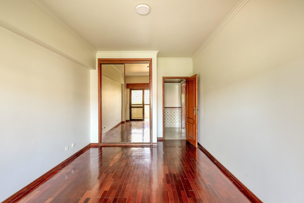 4 bedroom flat in Carnaxide with parking and storage room 3502346738