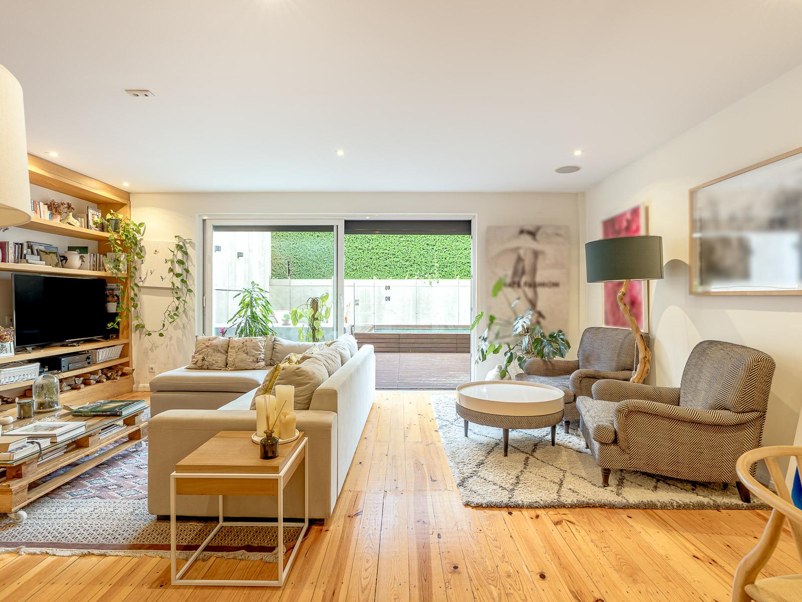 6 bedroom villa with terrace and pool in Campolide Lisbon