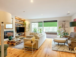 6 bedroom villa with terrace and pool in Campolide, Lisbon 3891227986