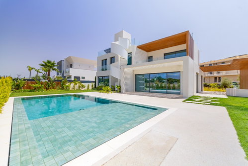 3+2 bedroom villa with swimming pool and rooftop with jacuzzi, in Vilamoura