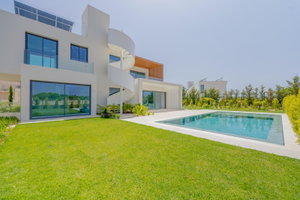 3+2 bedroom villa with swimming pool and rooftop with jacuzzi, in Vilamoura
