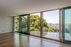 3 bedroom flat with sea view, located in Cascais
