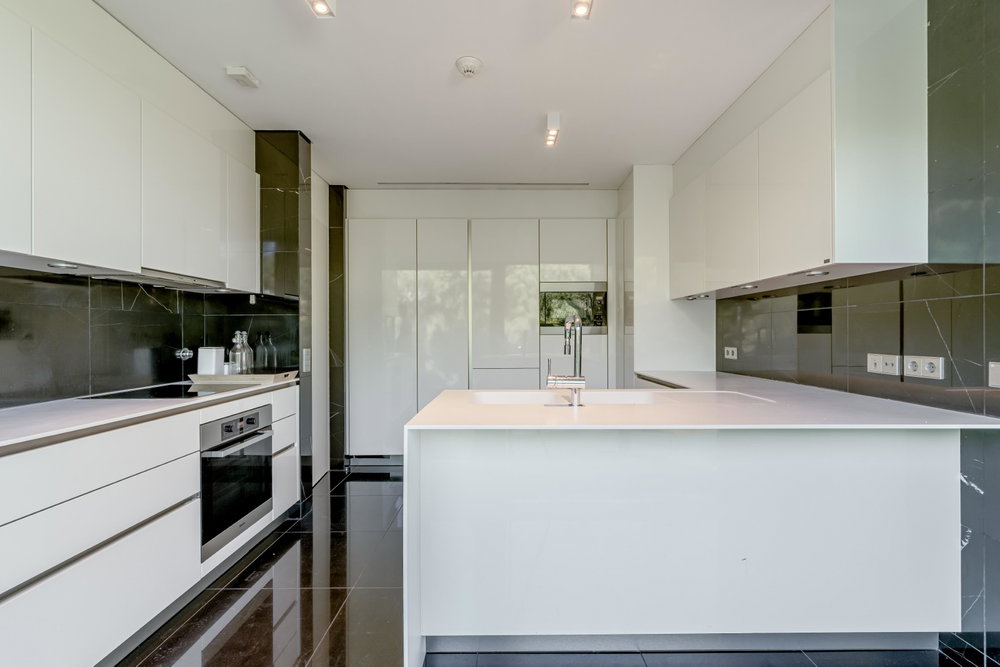 3 bedroom flat with sea view, located in Cascais