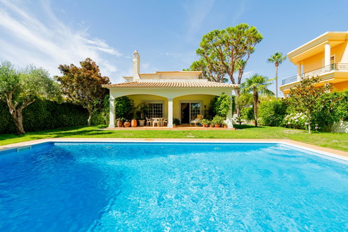Detached 5 Bedroom Villa with Pool and Garage, Vilamoura, Algarve
