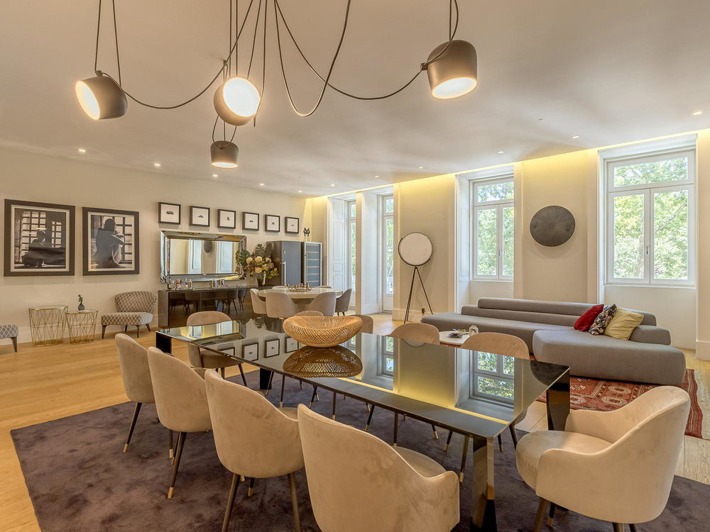 6 bedroom duplex flat with balconies and parking on Av. of Liberty