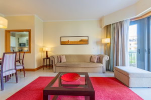 2 bedroom flat, condominium, pool and garage, Vilamoura, Algarve