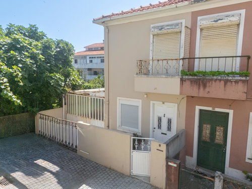 2 bedroom villa, with backyard, to rehabilitate in Aldoar, Porto