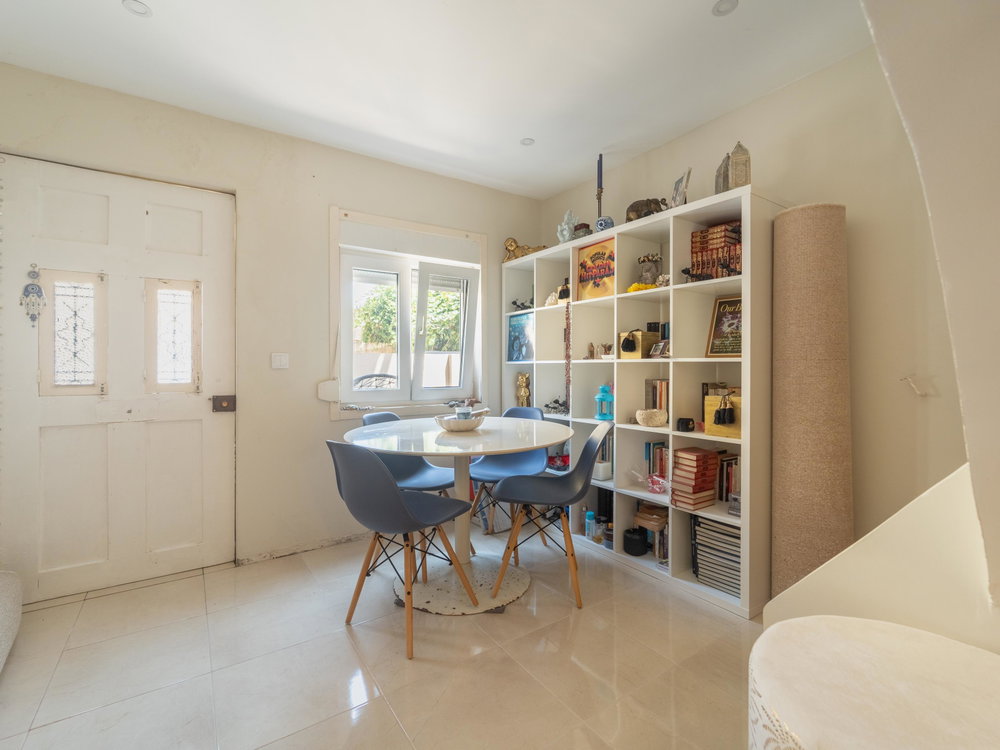2 bedroom villa, with backyard, to rehabilitate in Aldoar, Porto