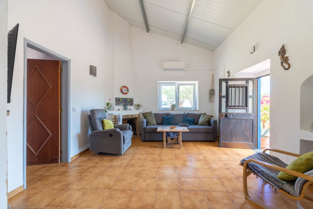 2-Bedroom Country House with Large Plot Near Loulé