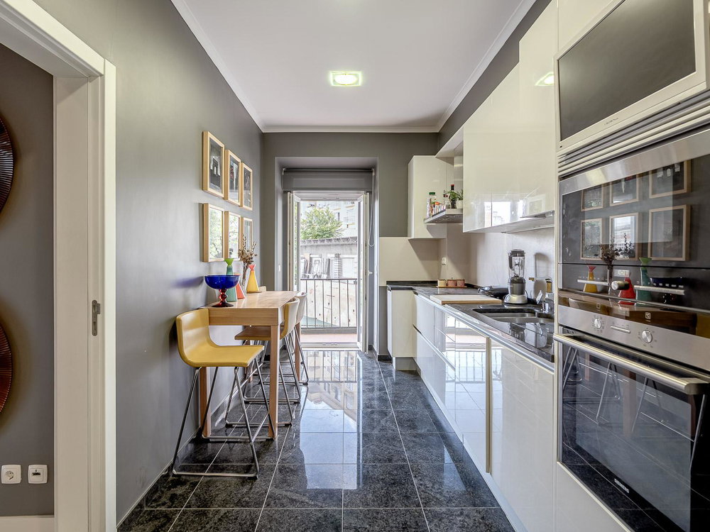 3-bedroom apartment renovated with garage and balcony in Santo António, Lisbon.