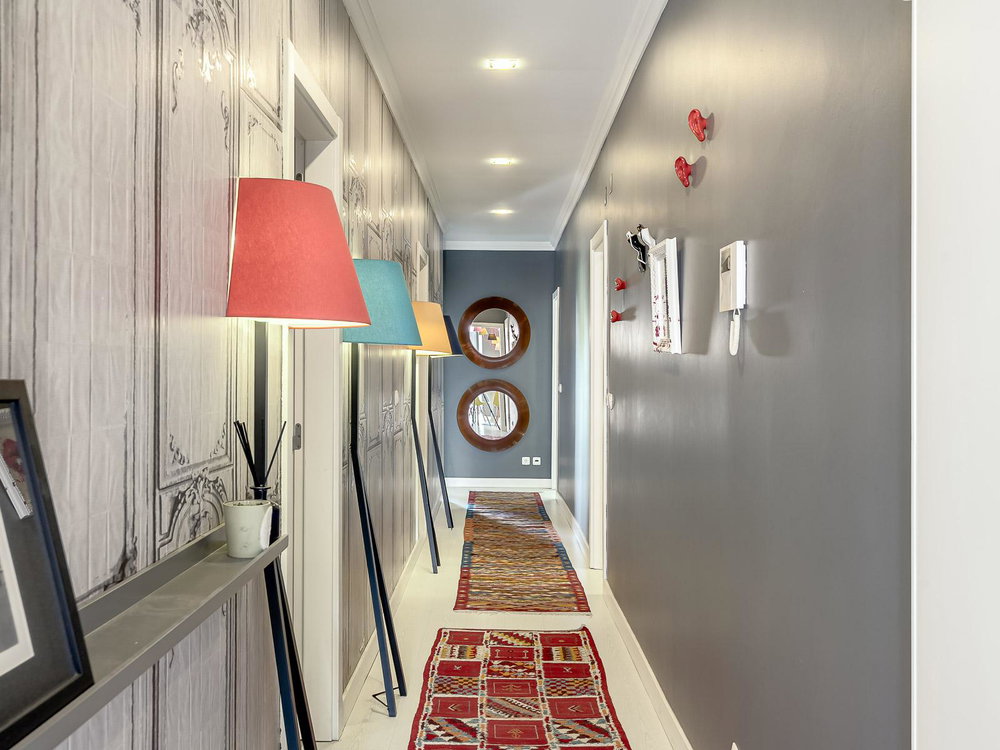 3-bedroom apartment renovated with garage and balcony in Santo António, Lisbon.